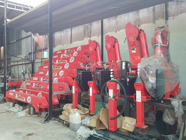 Giá Xe tải CHENGLONG gắn cẩu UNIC 5 tấn|Xe CHENGLONG gắn cẩu UNIC 5 tấn giá dẻ
