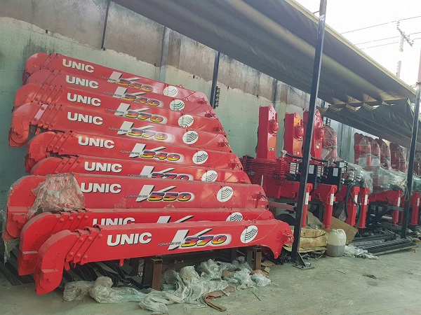Giá Xe tải CHENGLONG gắn cẩu UNIC 3 tấn|Xe CHENGLONG gắn cẩu UNIC 3 tấn giá dẻ