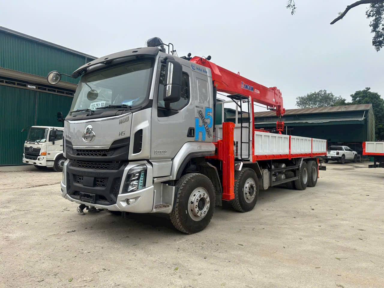GIÁ VÀ THÔNG SỐ KỸ THUẬT XE TẢI CHENGLONG 4 CHÂN GẮN CẨU KANGLIM 12 TẤN