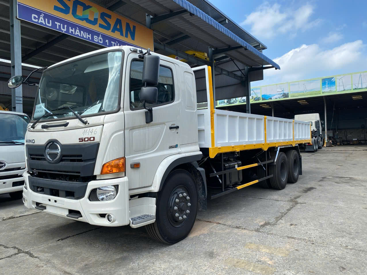 Xe HINO 500 3 chân 15 tấn thông số và Giá bán