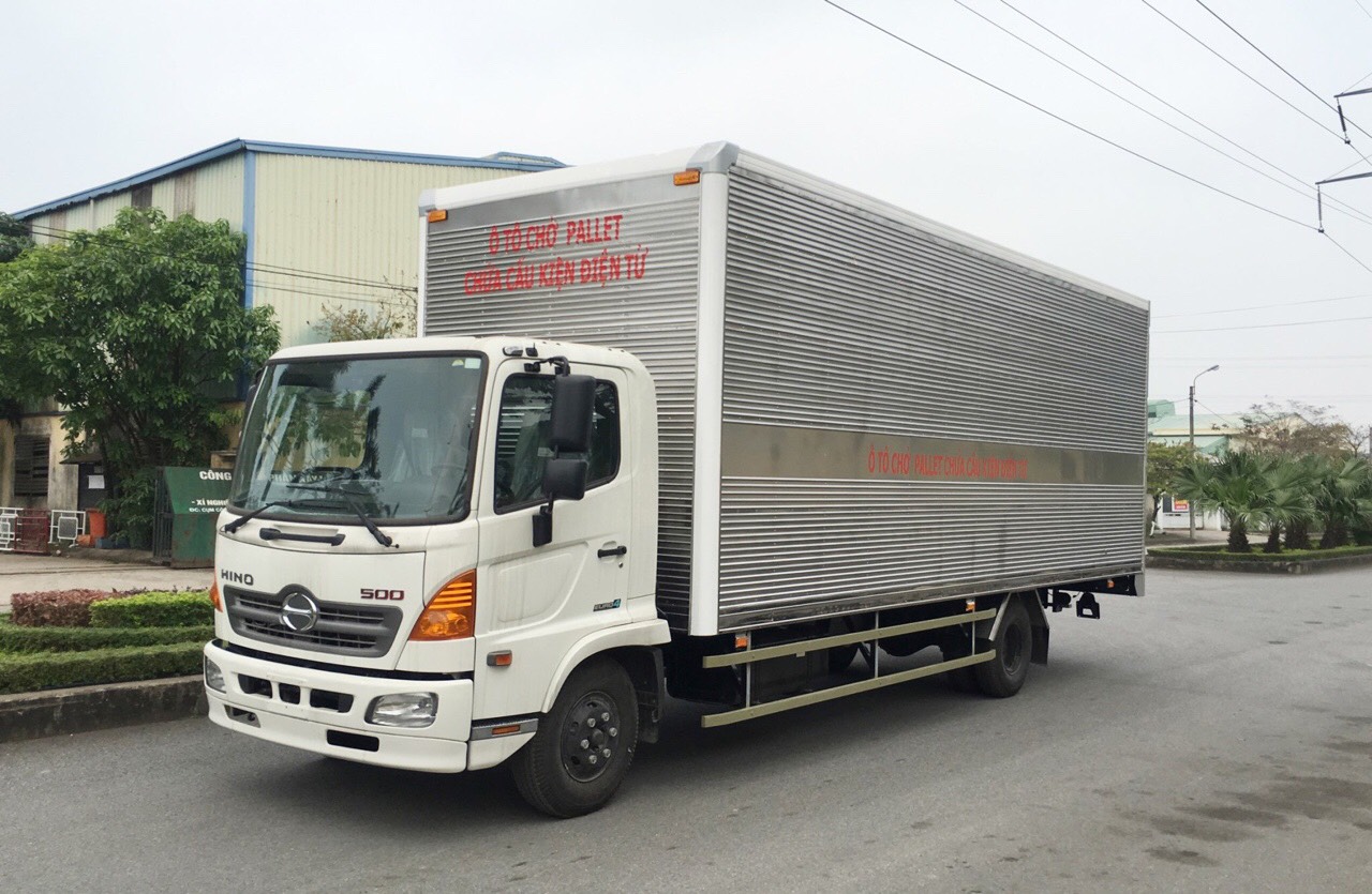 Xe tải Hino FC thùng cao 4m, 4 cánh
