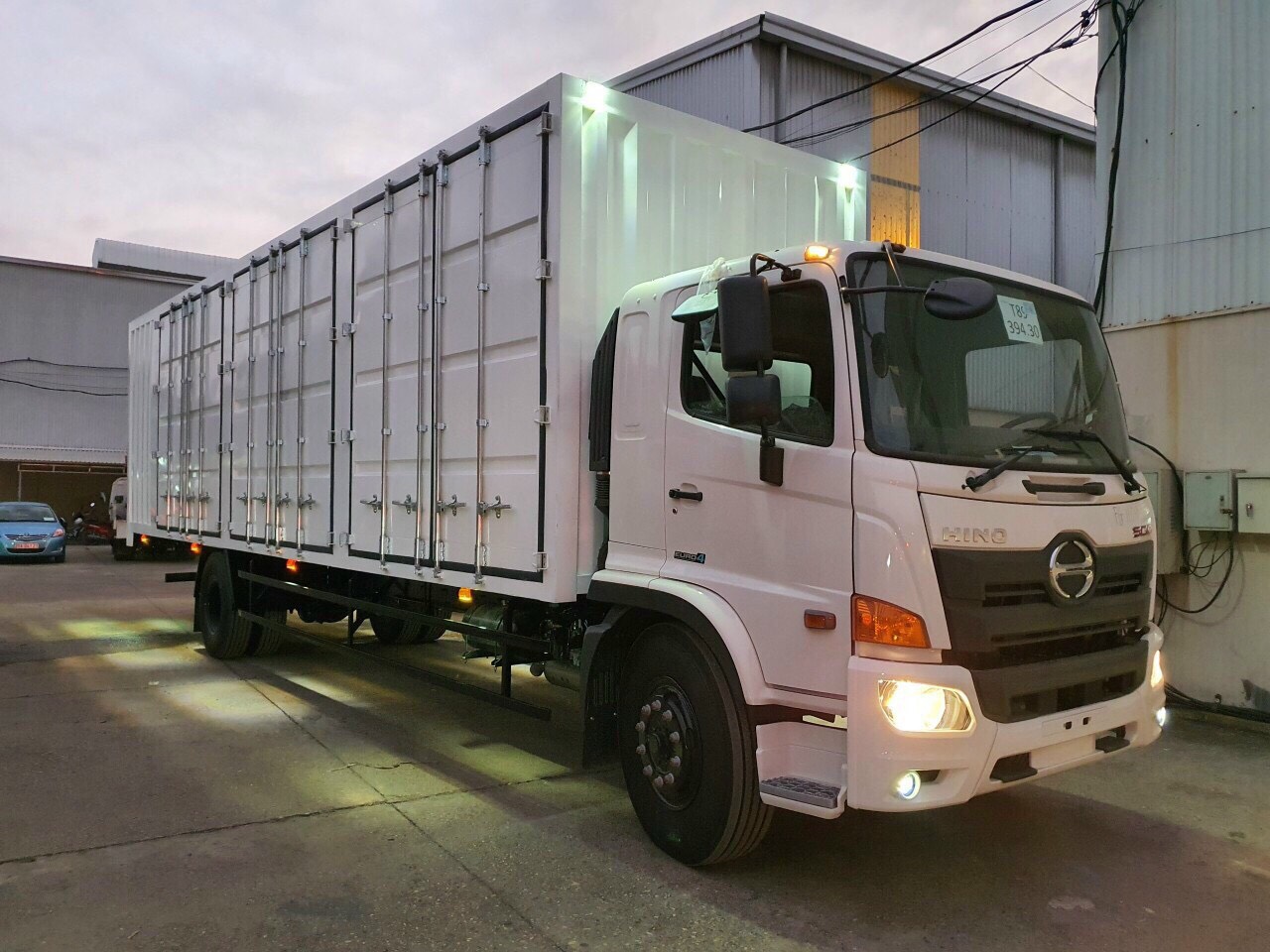 Xe tải Hino FG chở Pallet điện tử