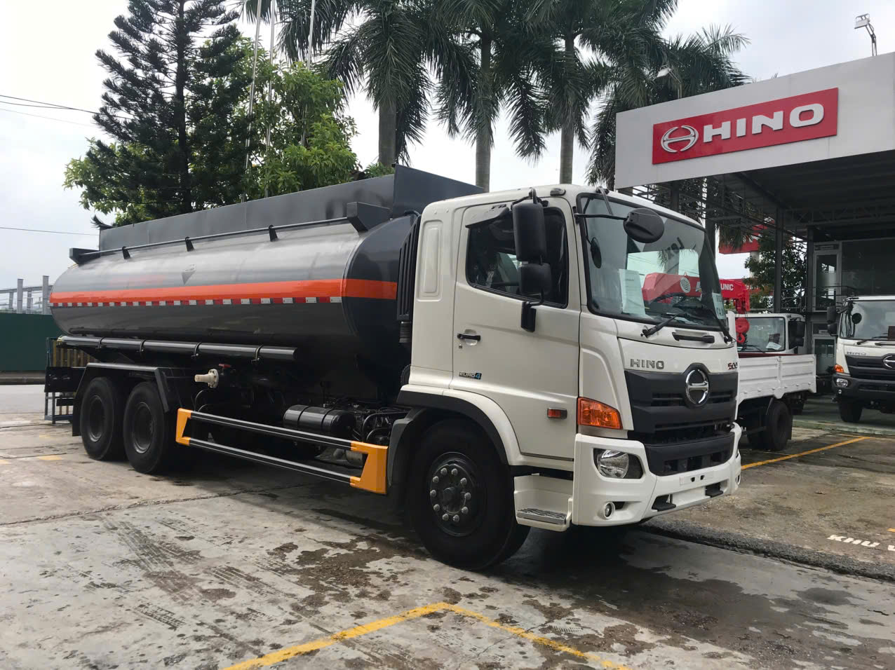Xe xi téc chở xăng dầu Hino 19 khối