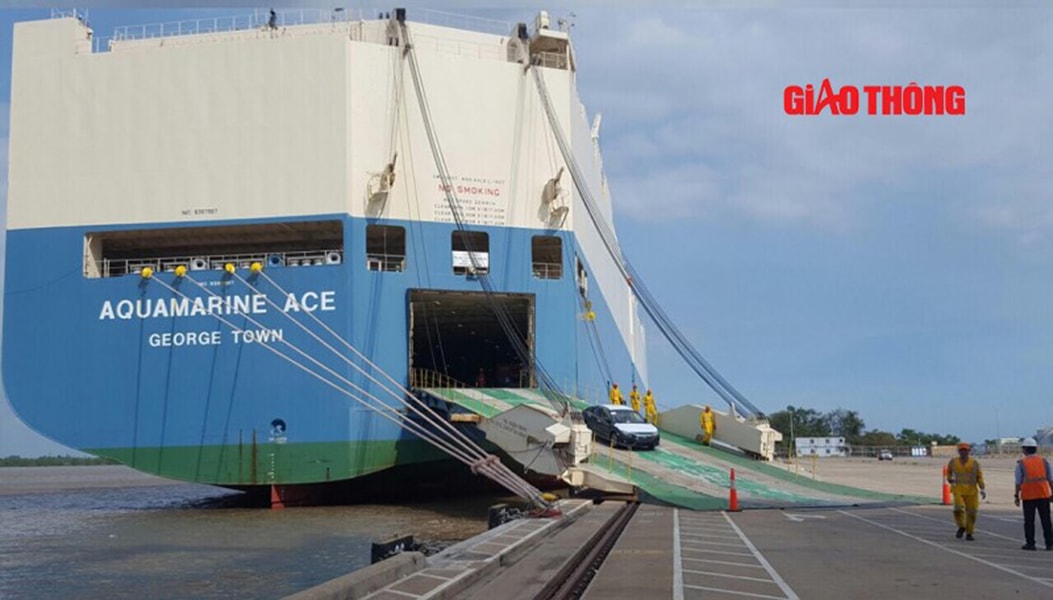 Hàng nghìn xe ô tô Honda cập cảng, hưởng thuế 0%.