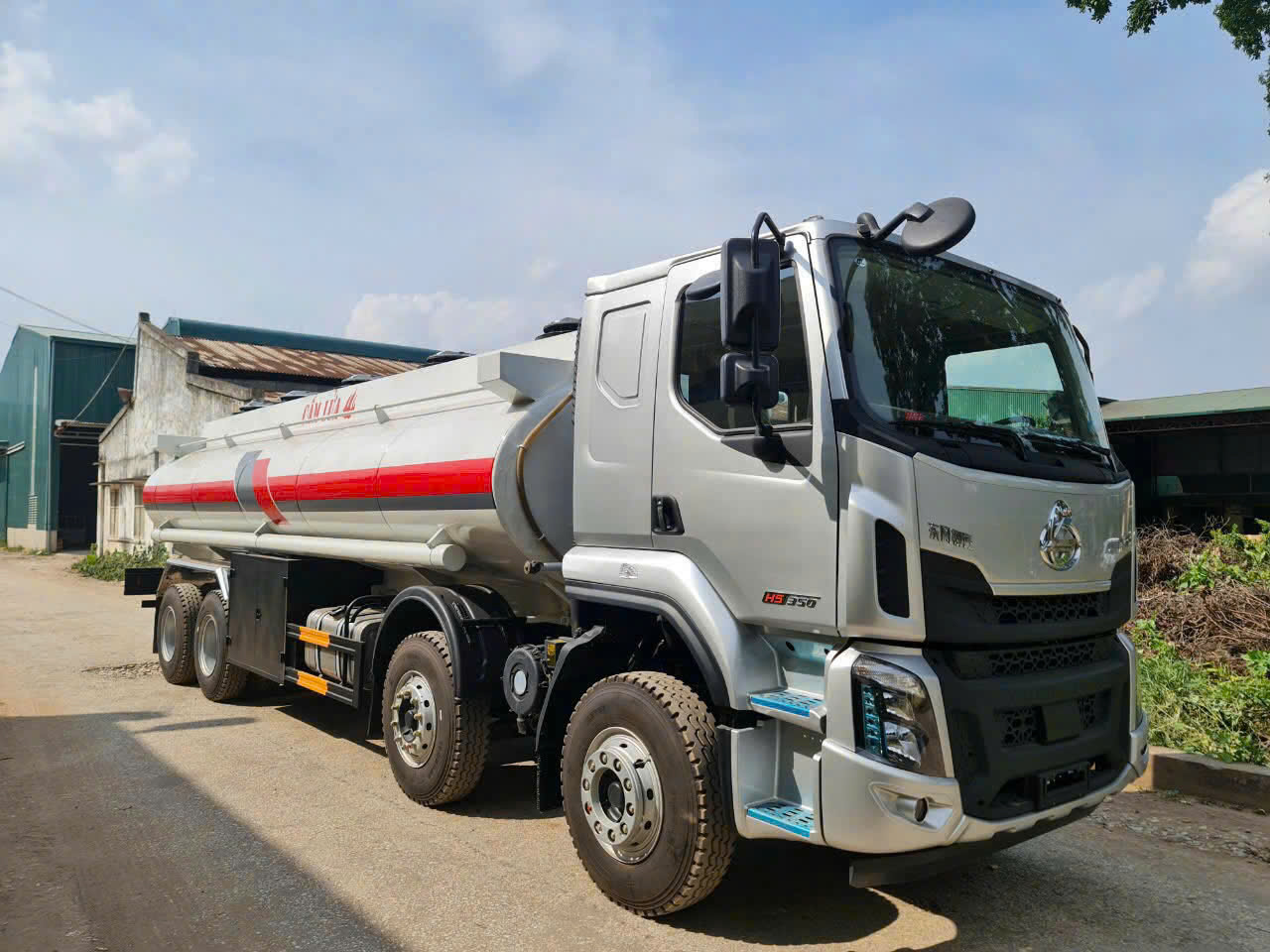 XE TẢI CHENGLONG BỒN XITEC CHỞ XĂNG DẦU THÔNG SỐ VÀ GIÁ BÁN