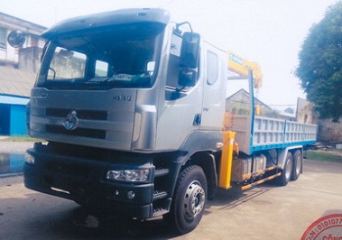 Xe tải Chenglong Hải Âu 3 chân  gắn cẩu