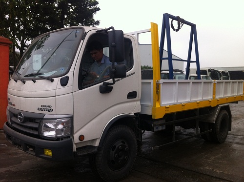 Xe tải hino 5 tấn chở kính