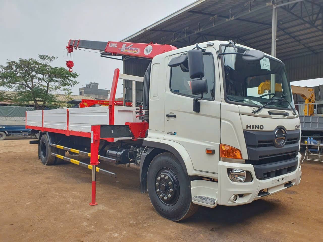 Xe tải Hino 9,4 tấn gắn cẩu Unic 3 tấn 4 đốt