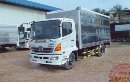 Xe tải Hino FC 6 tấn thùng kín dài 5,8m
