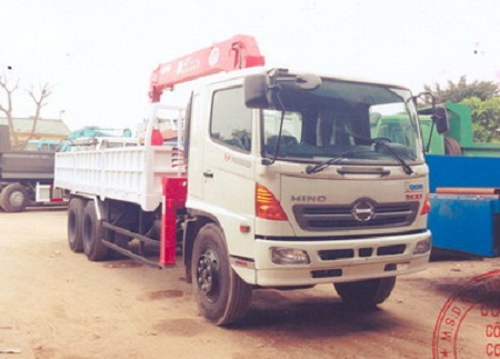 Xe hino gắn cẩu