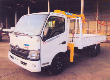 Xe tải Hino XZU720 gắn cẩu Soosan 2 tấn