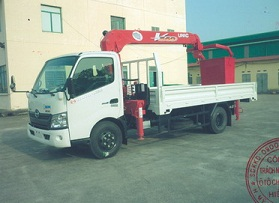 Xe tải Hino XZU720 gắn cẩu Unic 3 tấn có rỏ nâng
