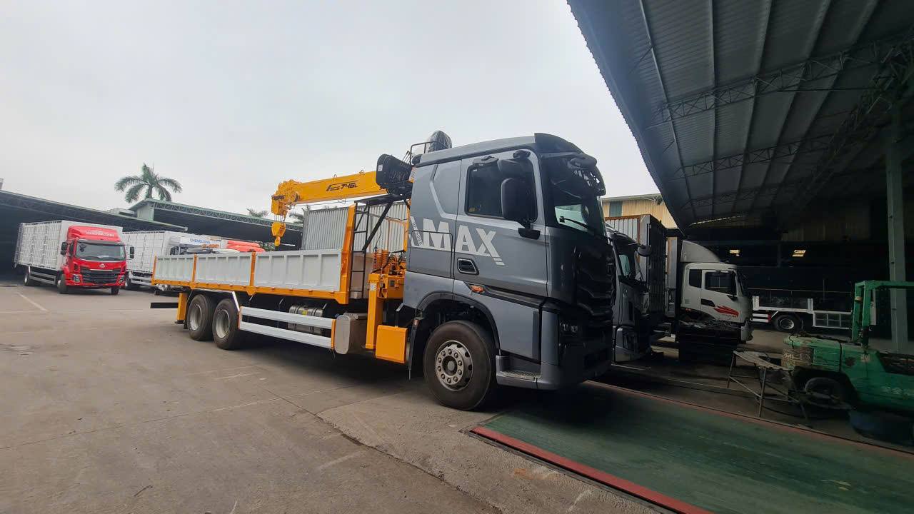 GIÁ VÀ THÔNG SỐ XE TẢI HOWO 3 CHÂN GẮN CẨU 8 TẤN SOOSAN